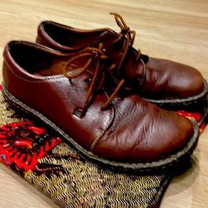 Bōrn womens size 42 leather shoes